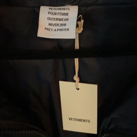$4,190 Vetements Men's Black Puffer Jacket - Picture 5 of 5